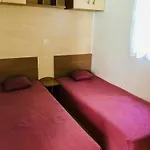 Mobil De Pampelonne Sur Un Tres Bel Emplacement Surplombant La Baie De Pampelonne