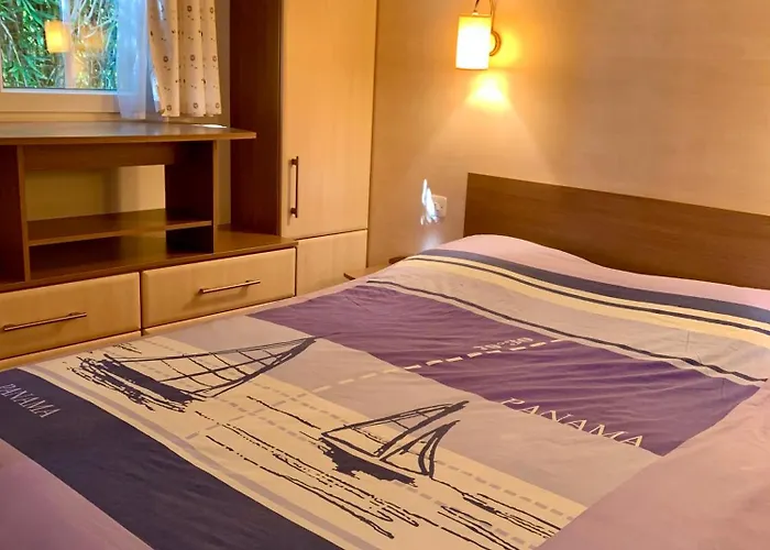 Mobil De Pampelonne Sur Un Tres Bel Emplacement Surplombant La Baie De Pampelonne