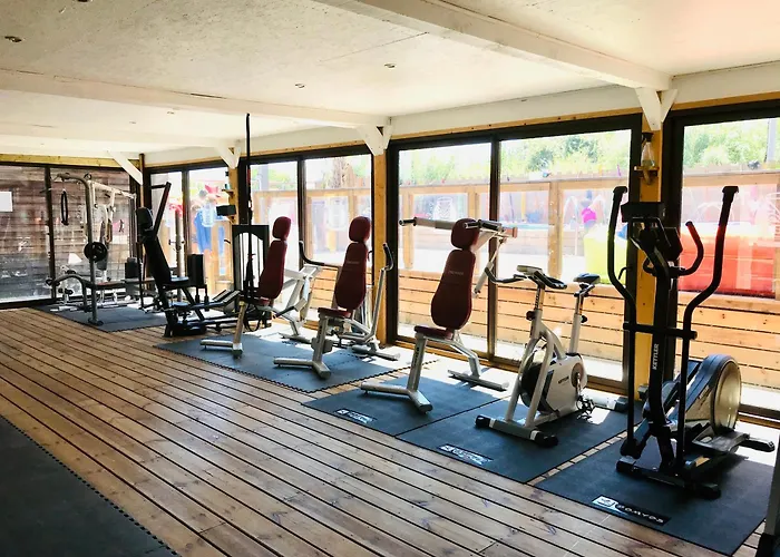 Mobil De Pampelonne Sur Un Tres Bel Emplacement Surplombant La Baie De Pampelonne