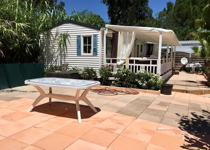 Campsite Mobil De Pampelonne Sur Un Tres Bel Emplacement Surplombant La Baie De Pampelonne *